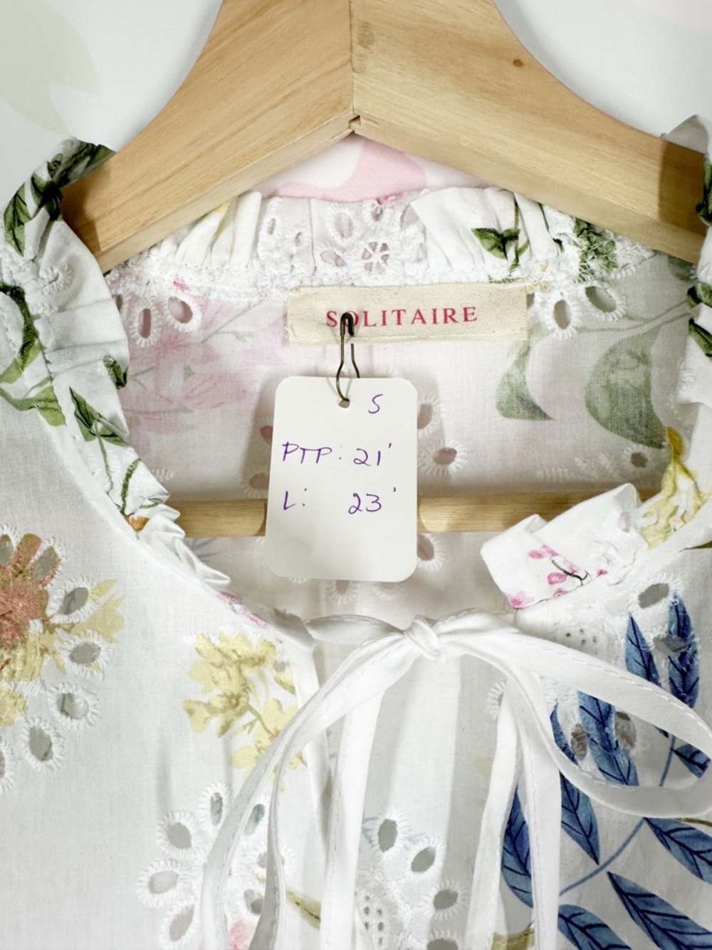 Solitaire White Eyelet Floral Tie-Neck Flutter-Sleeve Summer Spring Blouse S - Picture 7 of 7